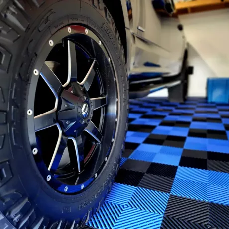 truck tires on freeflow