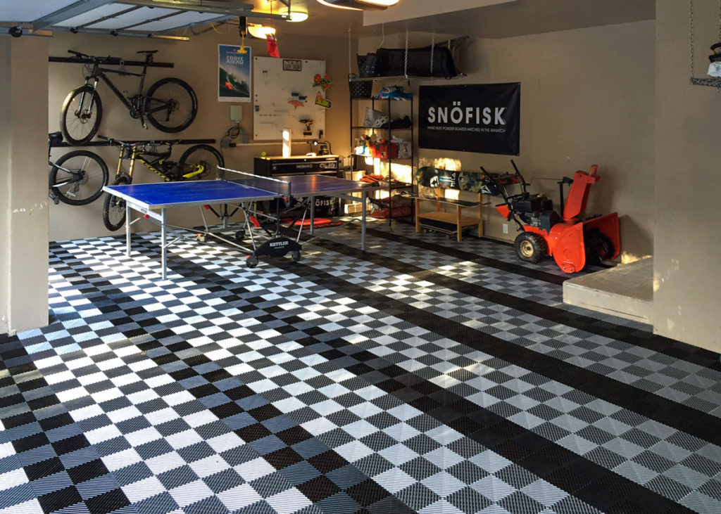 Garage floor with stripes