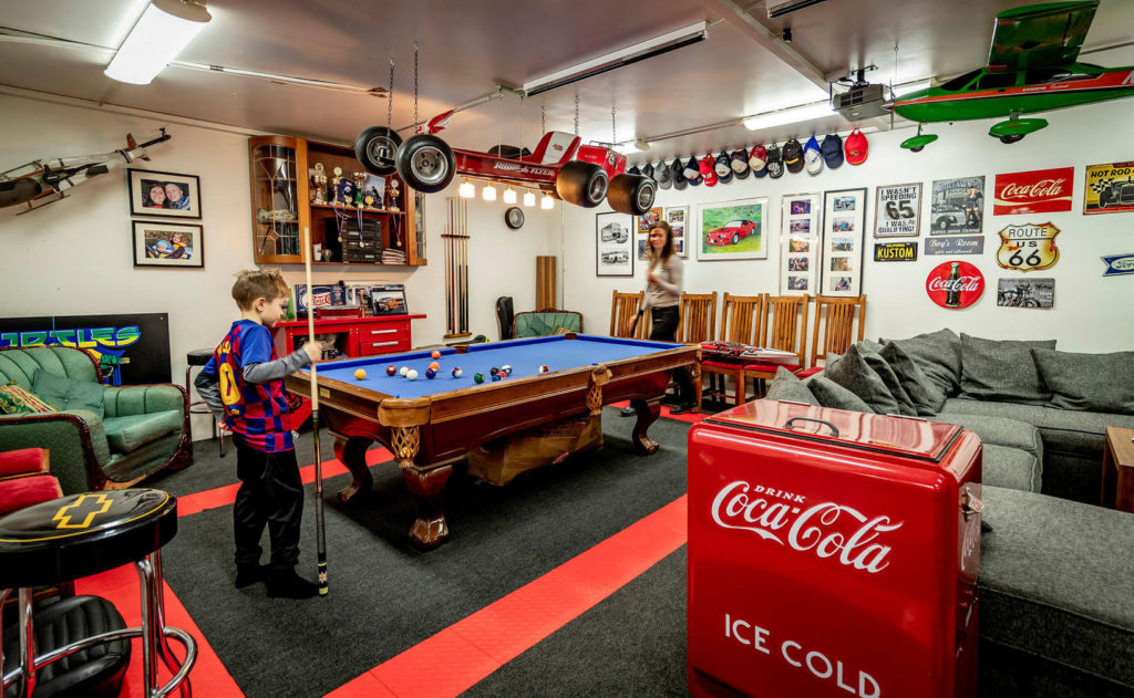 The pool table on SnapCarpet