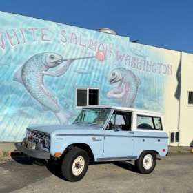 A ford Bronco parked in front of the White Salmon Washington mural.