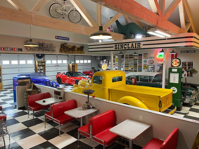 John Mason&#039;s Garage with 50s diner style