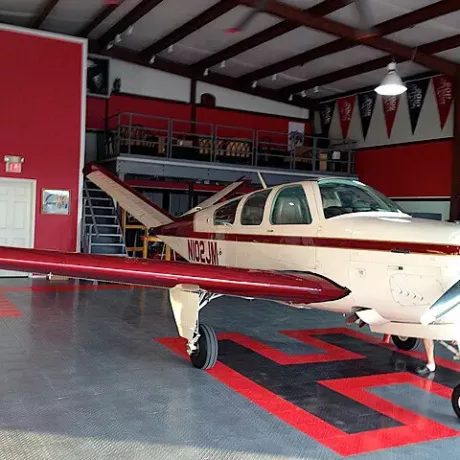 RD ally blk red h airplane hangar